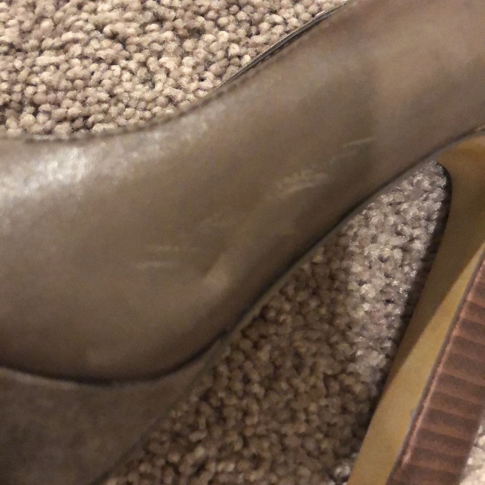Shoes - Picture 4 of 7